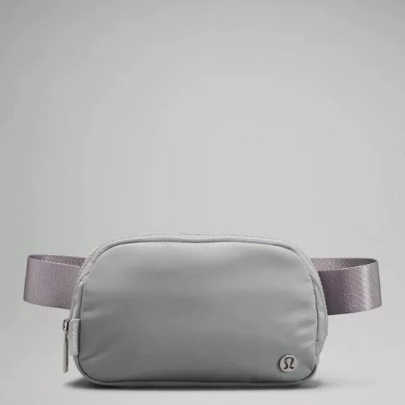 Lululemon everywhere belt bag silver Nwt 1L - Picture 1 of 5